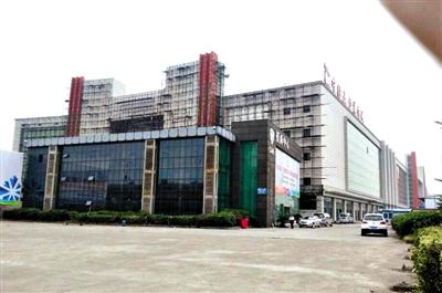 吴芳芳投资的杭州中国五金城。从2012年上半年起，因资金链断裂工程停工，烂尾至今。