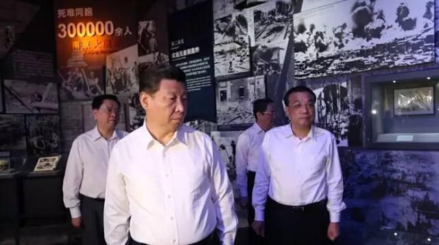 图为:习近平在参观《伟大胜利 历史贡献》主题展览时作重要讲话。