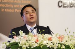 东风汽车公司党委副书记、总经理朱福寿接受调